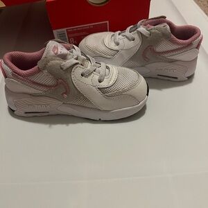 NIKE AIR MAX EXCEE 8C